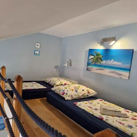 In - Biograd Riviera 53598 * Turanj